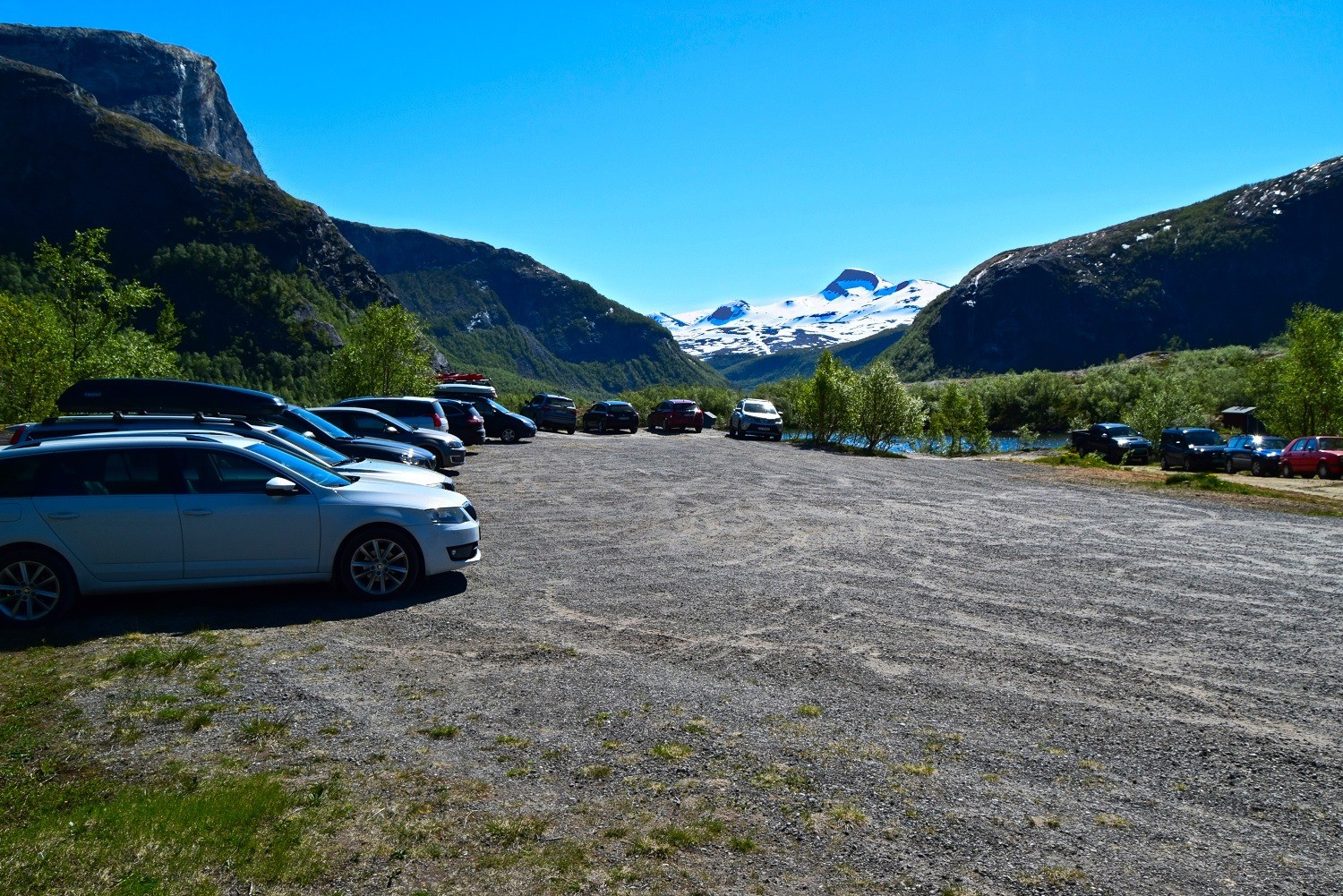 Parkeringsplassen ved Børvatnet i Bodø